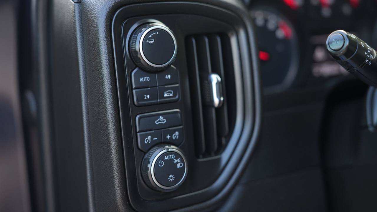 Used 2022 Chevrolet Silverado 1500 Custom AWD/4WD image 19