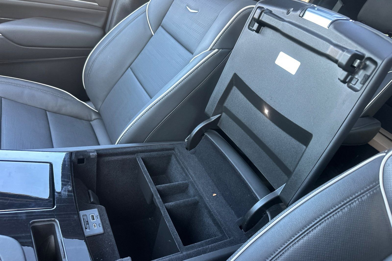 Certified 2023 Cadillac Escalade ESV Sport w/ LPO, ONYX Package image 31