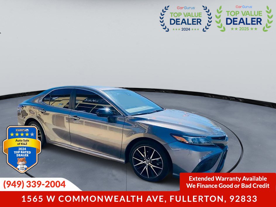 Used 2020 Toyota Camry SE image 1