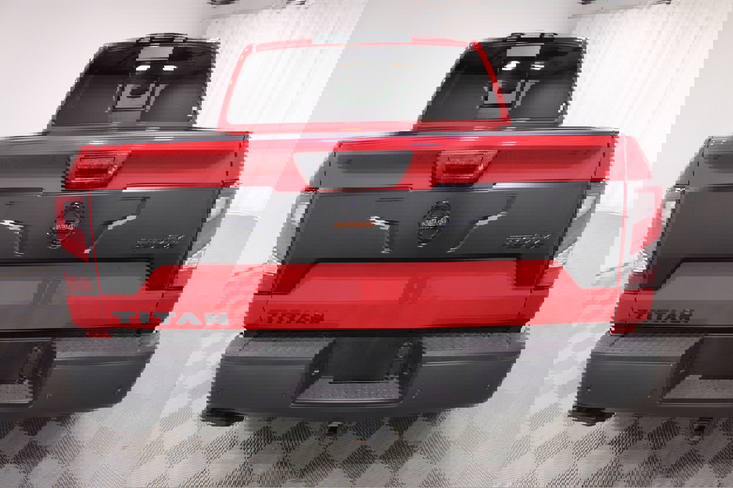 Used 2020 Nissan Titan PRO-4X w/ Pro-4x Convenience Package image 24