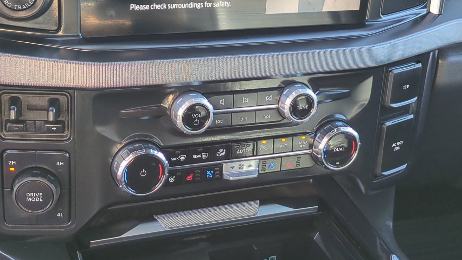 Used 2024 Ford F250 Platinum image 25