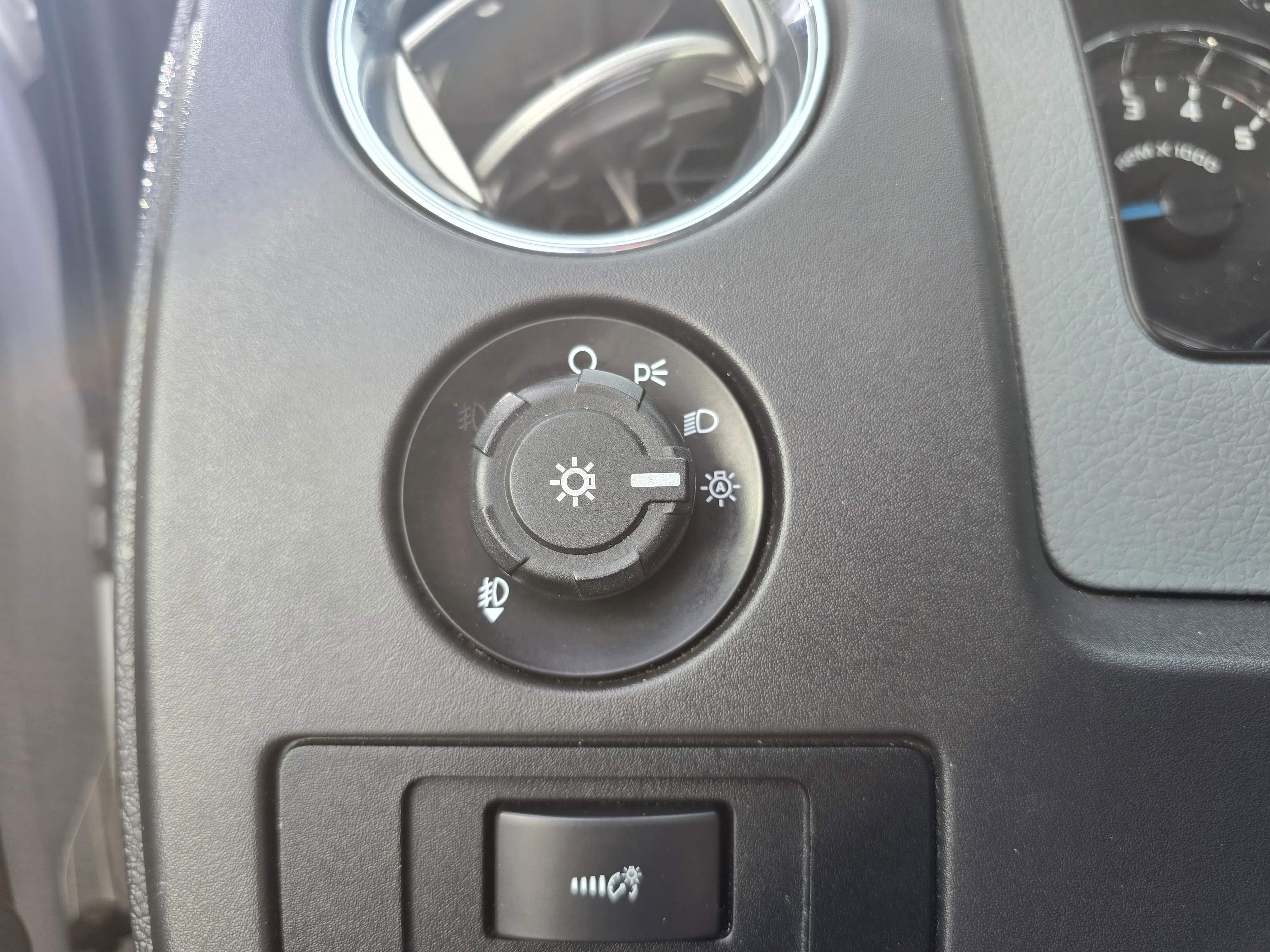 Used 2013 Ford F150 XLT w/ XLT Chrome Pkg image 19