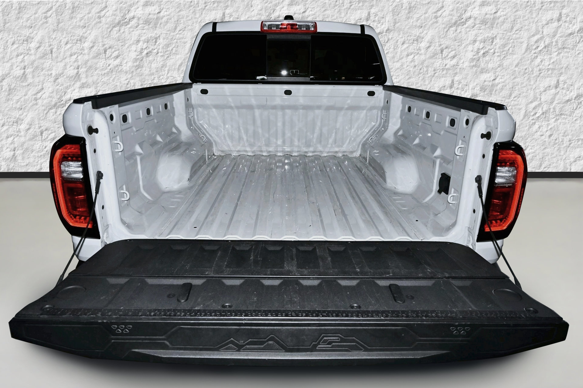 Used 2024 GMC Canyon Elevation w/ Convenience Package AWD/4WD image 12