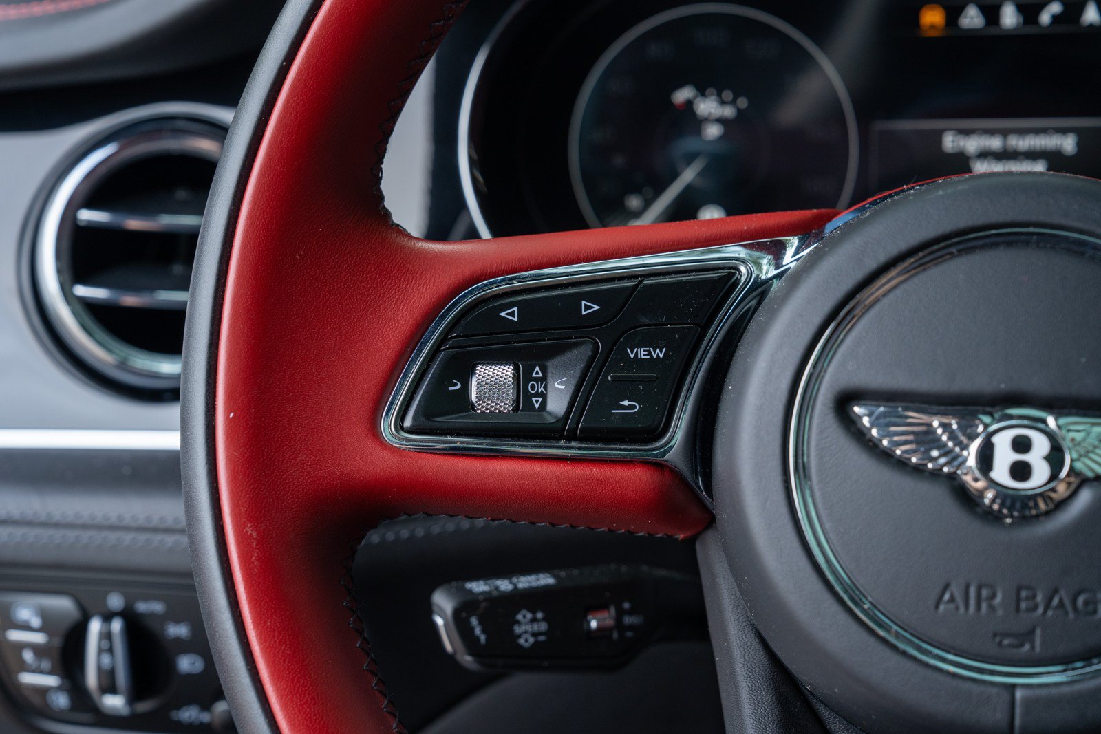 Used 2022 Bentley Bentayga AWD/4WD image 17