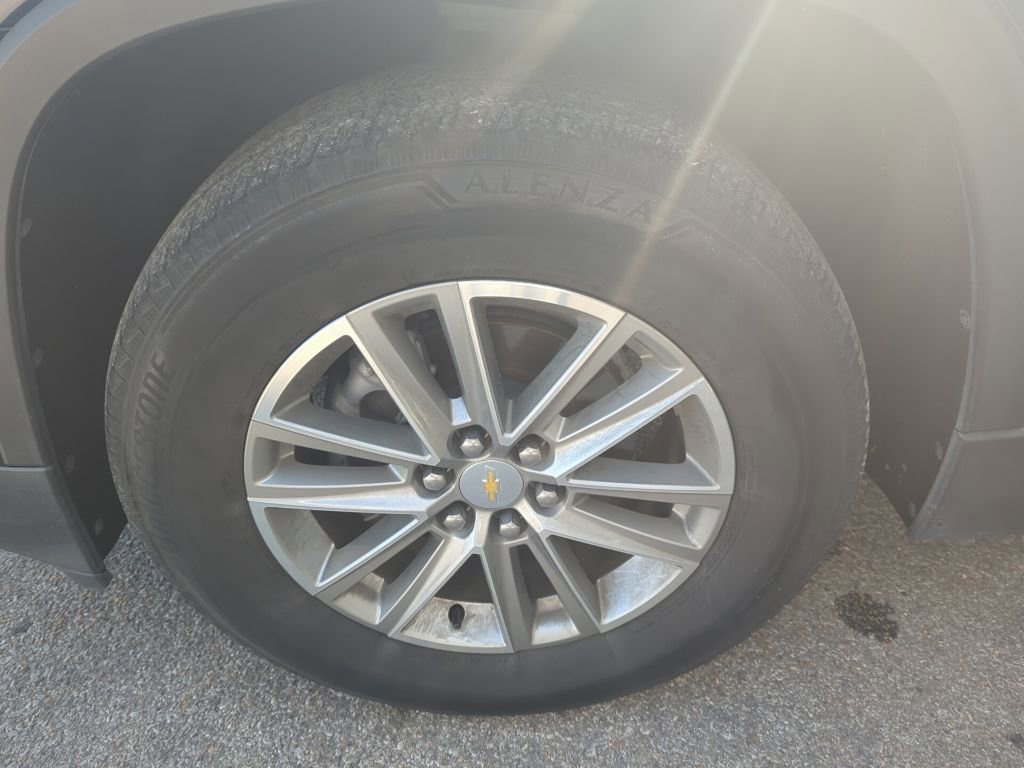 Used 2022 Chevrolet Traverse LT FWD image 9