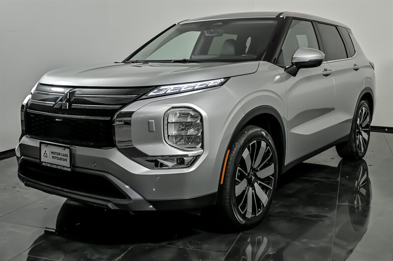 Used 2025 Mitsubishi Outlander AWD image 5