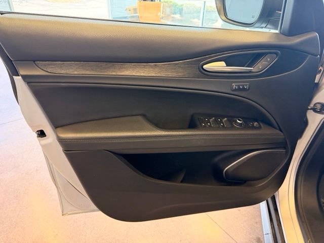Used 2020 Alfa Romeo Stelvio AWD w/ Nero Edizione image 13