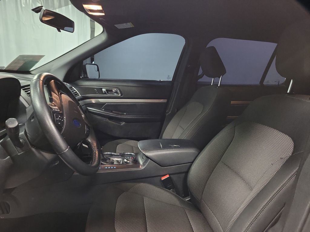 Used 2018 Ford Explorer XLT image 13