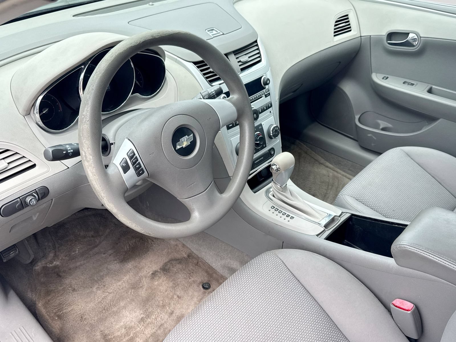 Used 2009 Chevrolet Malibu LS FWD image 2
