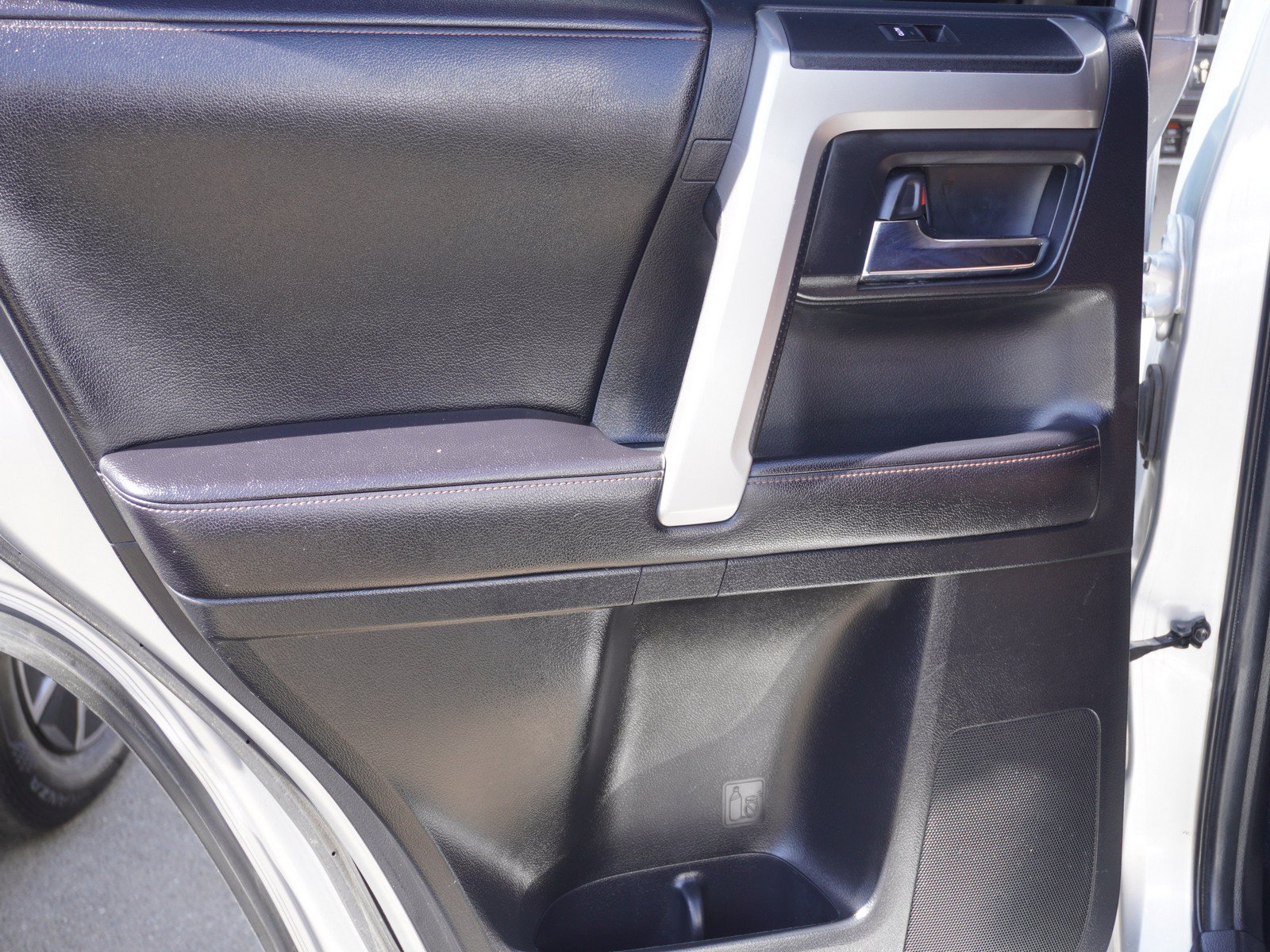 Used 2016 Toyota 4Runner Limited AWD/4WD image 11