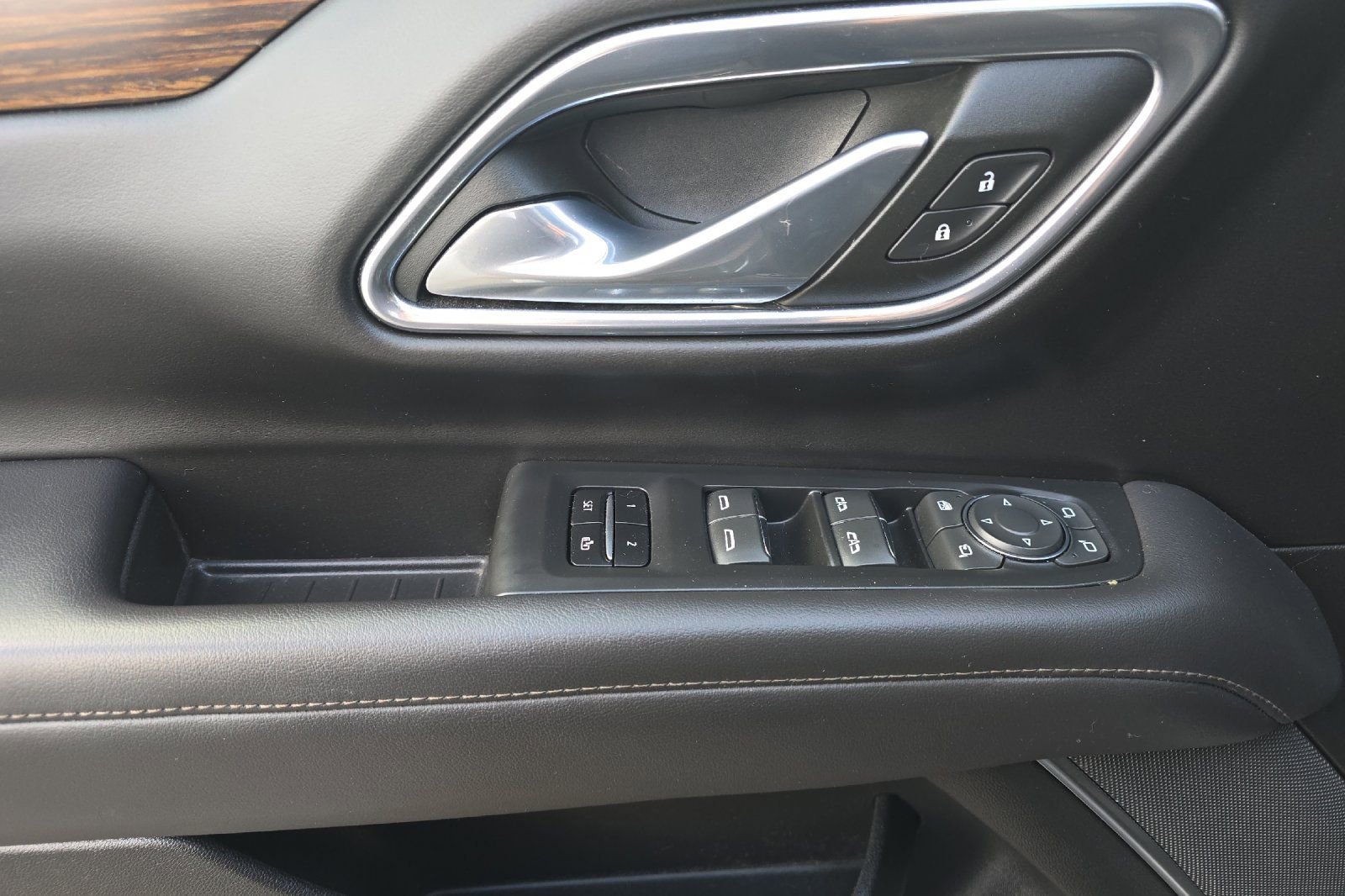 Used 2023 Chevrolet Suburban High Country w/ Advanced Technology Package AWD/4WD image 11