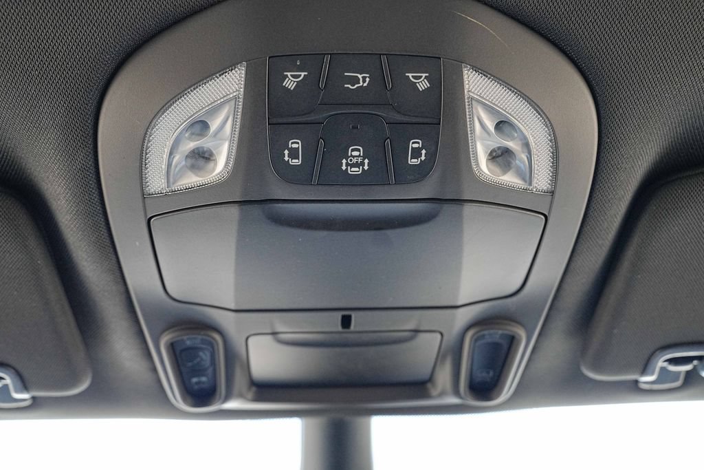 Used 2025 Chrysler Pacifica Limited FWD image 36