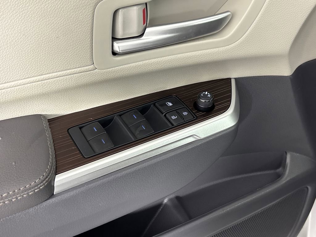 Certified 2024 Toyota Sienna XLE image 11