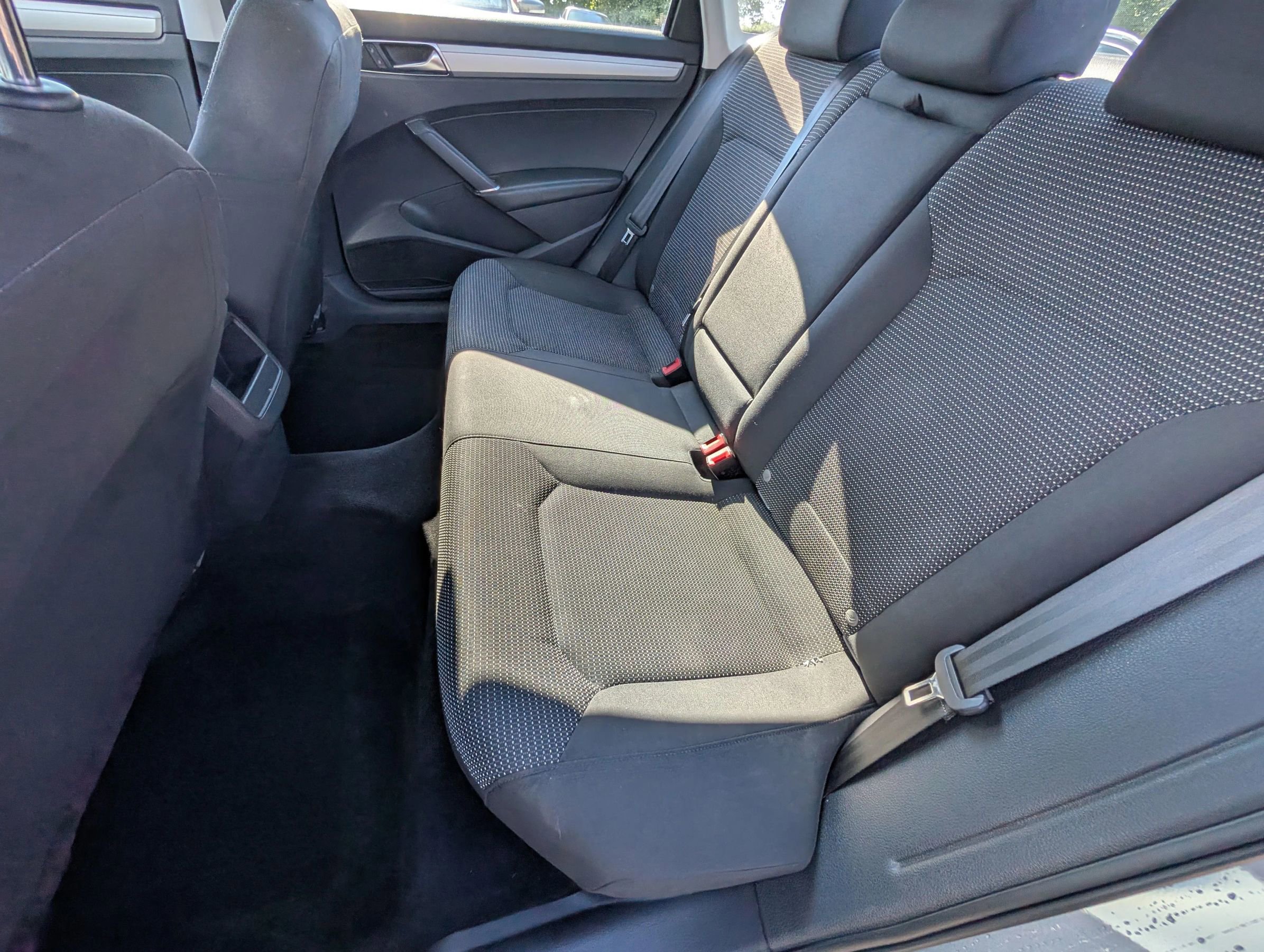Used 2017 Volkswagen Passat 1.8T S image 16