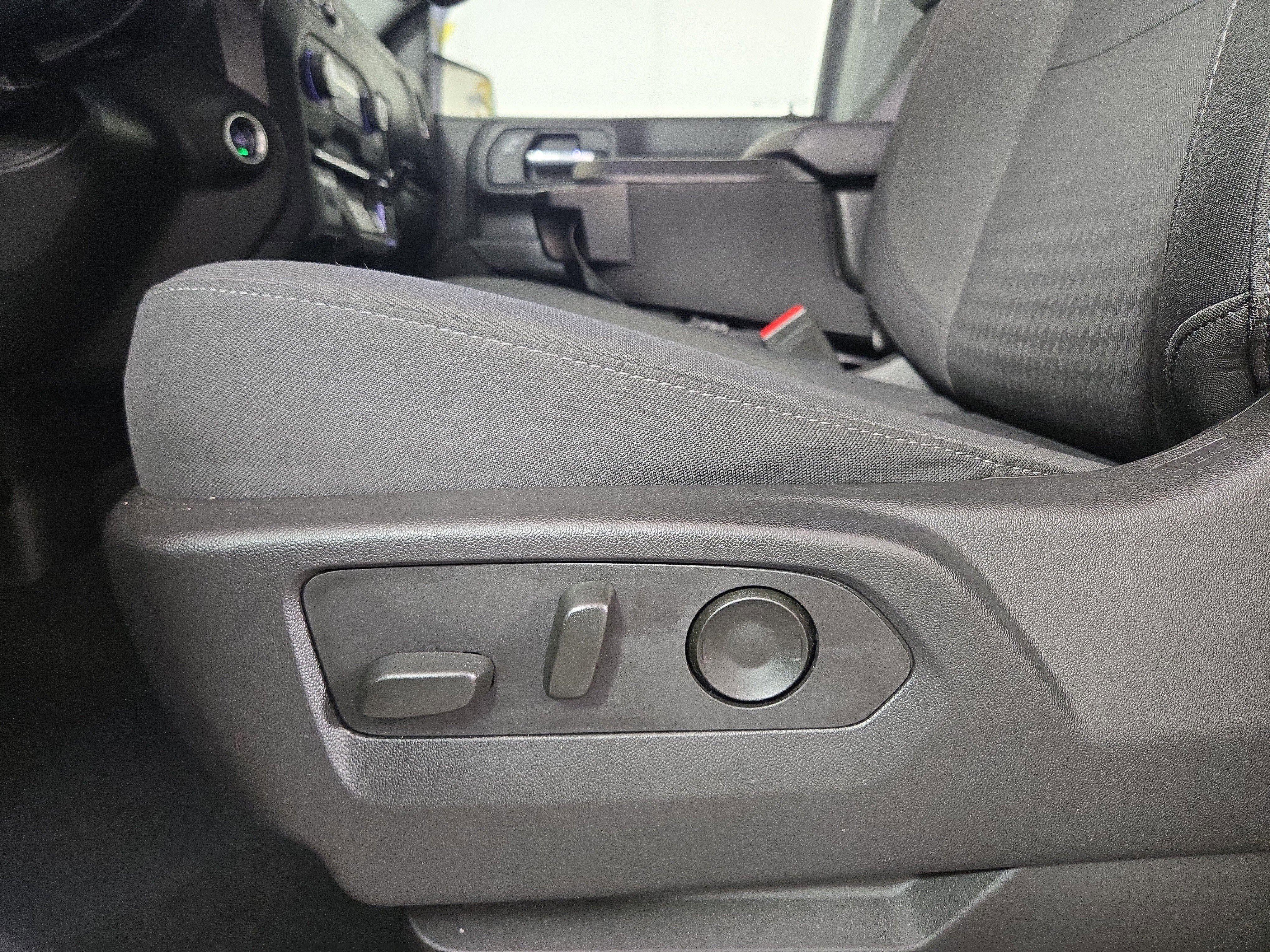 Certified 2023 Chevrolet Silverado 1500 Custom image 30