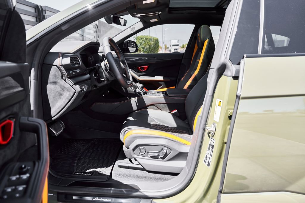 Used 2023 Lamborghini Urus Performante AWD/4WD image 39