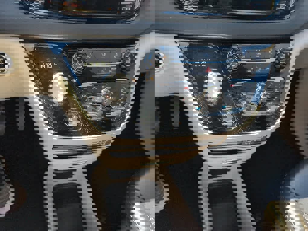 Used 2022 Chrysler Pacifica Touring-L image 10