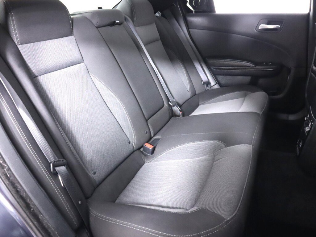 Used 2017 Dodge Charger SE w/ Blacktop Package RWD image 33