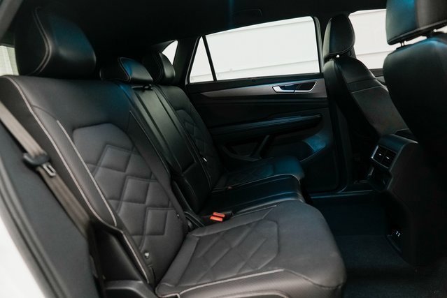 Used 2024 Volkswagen Atlas Cross Sport SE image 31