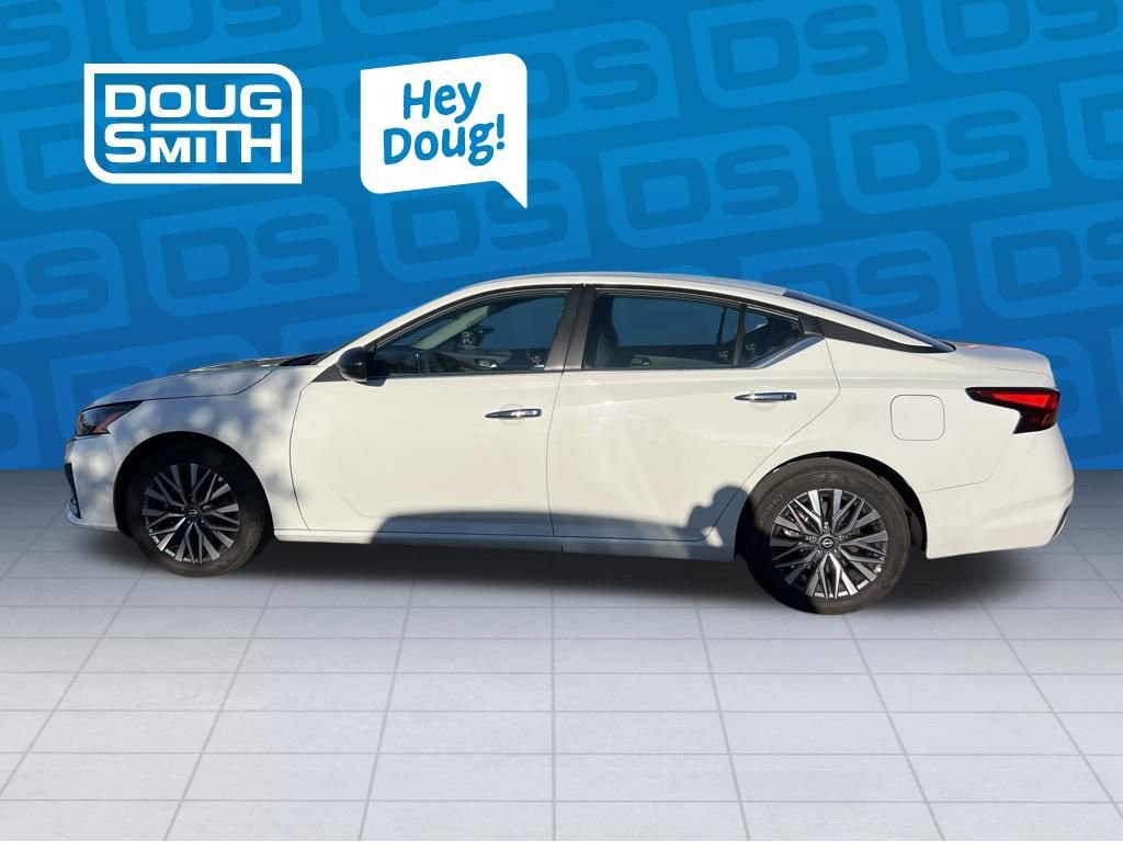 Used 2025 Nissan Altima 2.5 SV image 2