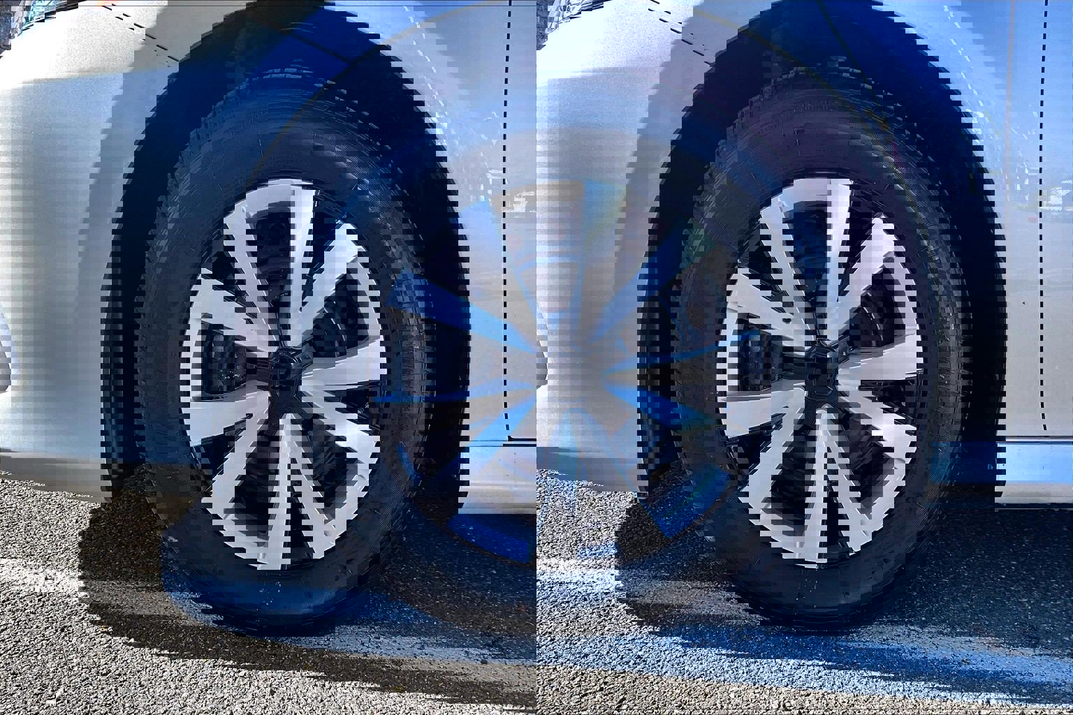 Used 2023 Toyota Camry LE image 9