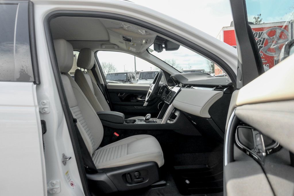 Used 2025 Land Rover Discovery Sport S image 21