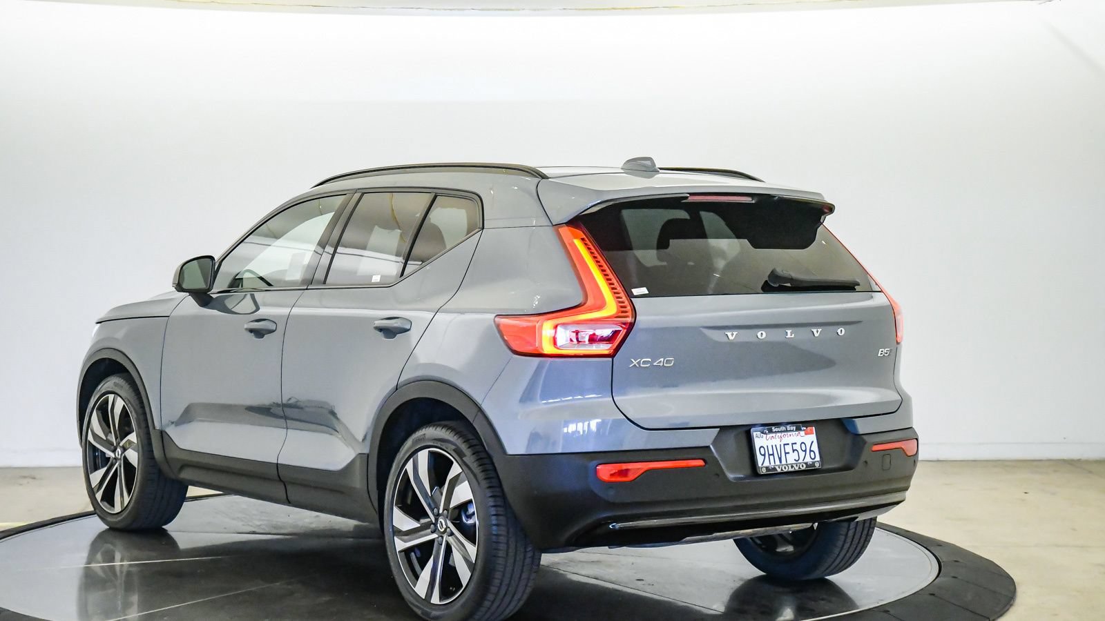 Certified 2023 Volvo XC40 B5 Plus w/ Protection Package Premier AWD/4WD image 2