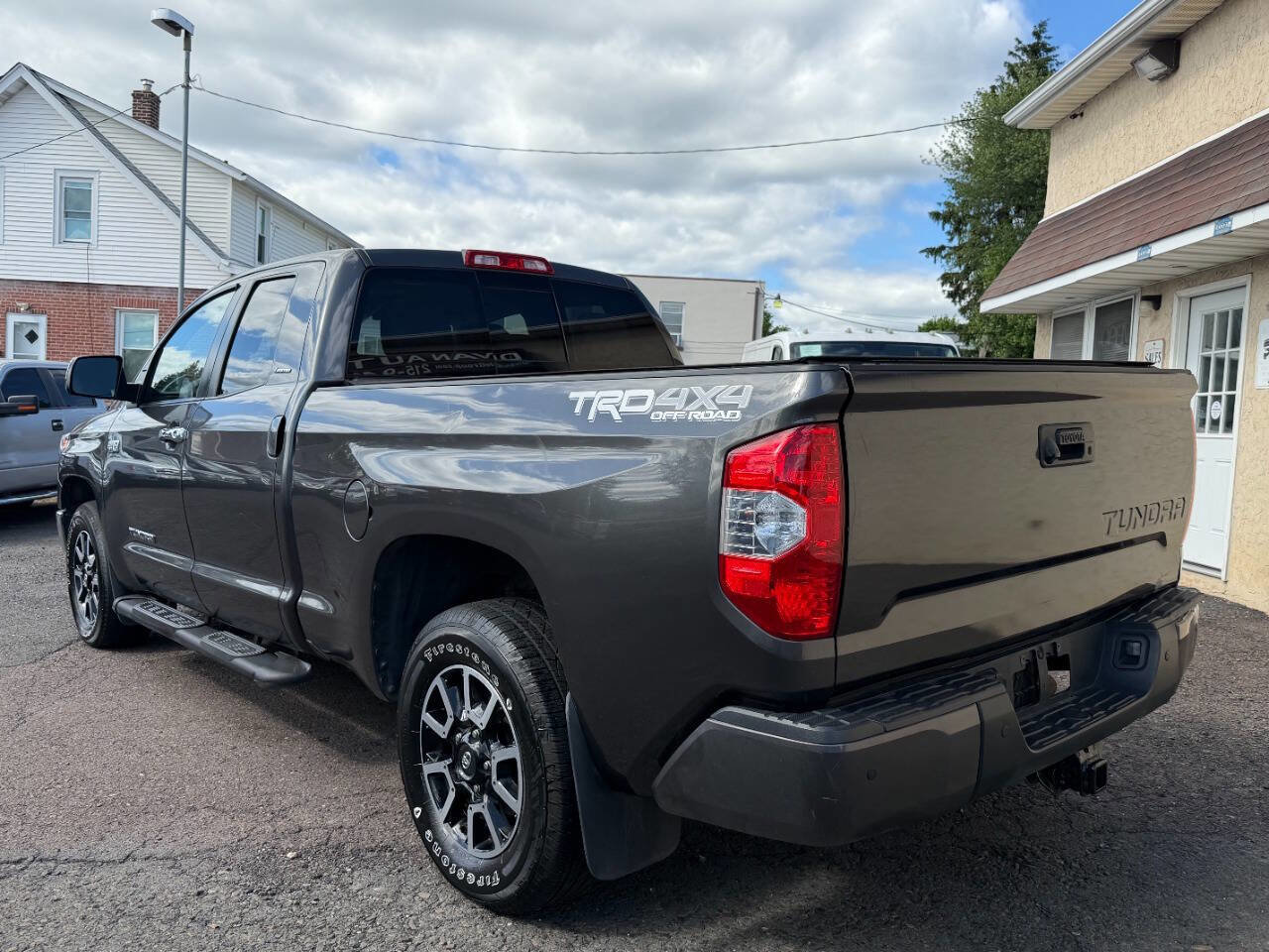 Used 2018 Toyota Tundra Limited w/ Limited Premium Package AWD/4WD image 4