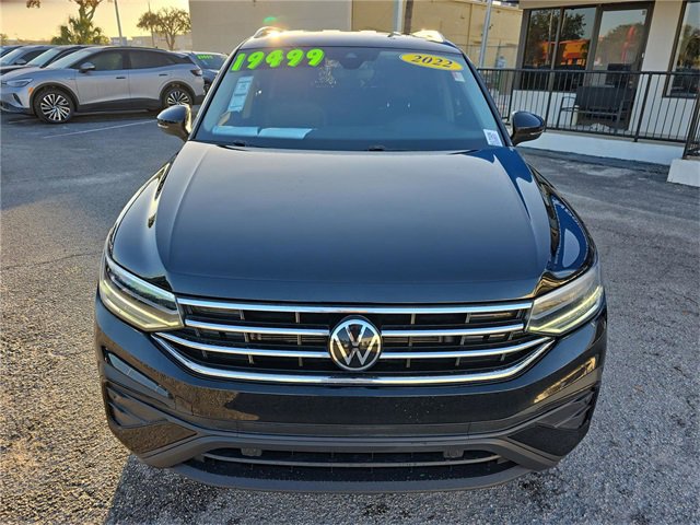 Used 2022 Volkswagen Tiguan SE image 2