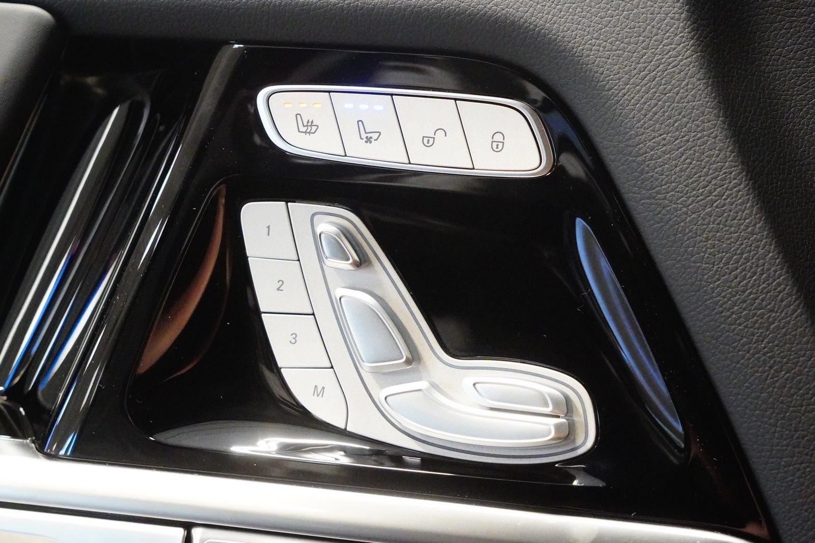 New 2027 Mercedes-Benz G 580 e image 31