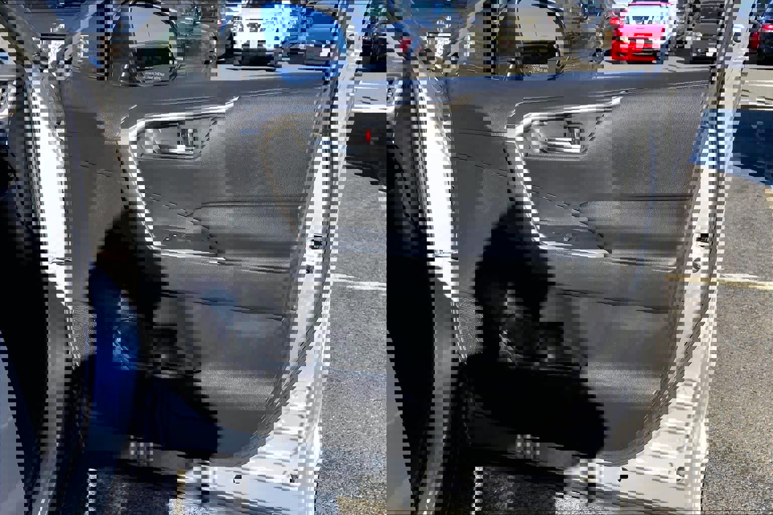 Used 2020 Toyota RAV4 XLE image 22