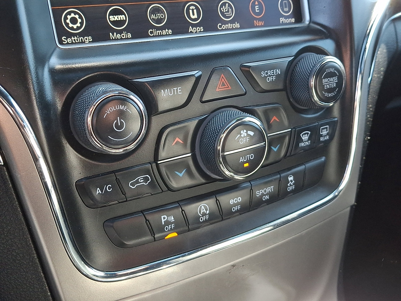 Used 2018 Jeep Grand Cherokee Limited AWD/4WD image 18