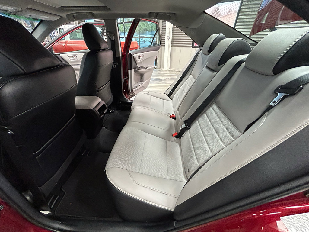 Used 2016 Toyota Camry SE w/ Moonroof Package FWD image 47