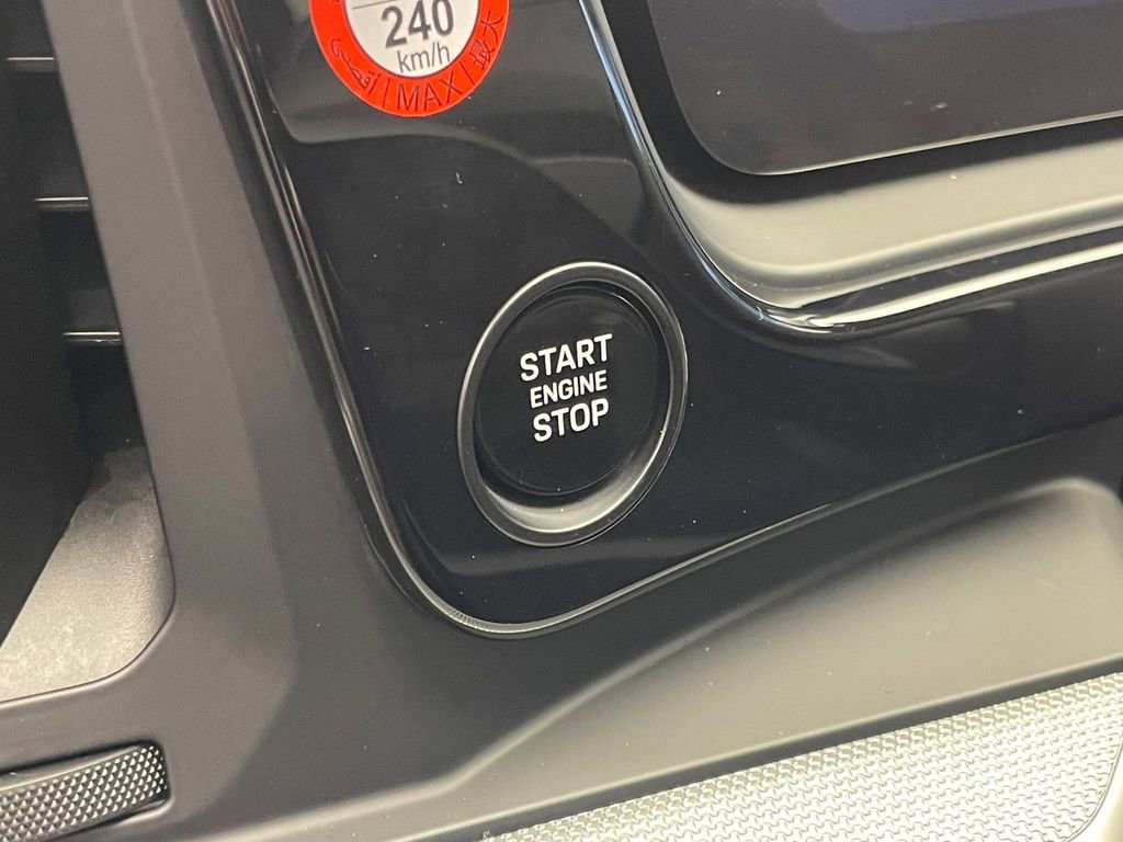 Used 2025 Porsche Cayenne image 9