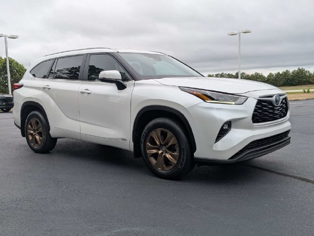 Used 2023 Toyota Highlander Bronze Edition AWD/4WD image 2