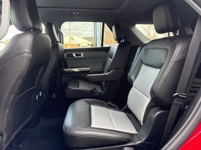 Used 2023 Ford Explorer XLT w/ Equipment Group 202A image 11