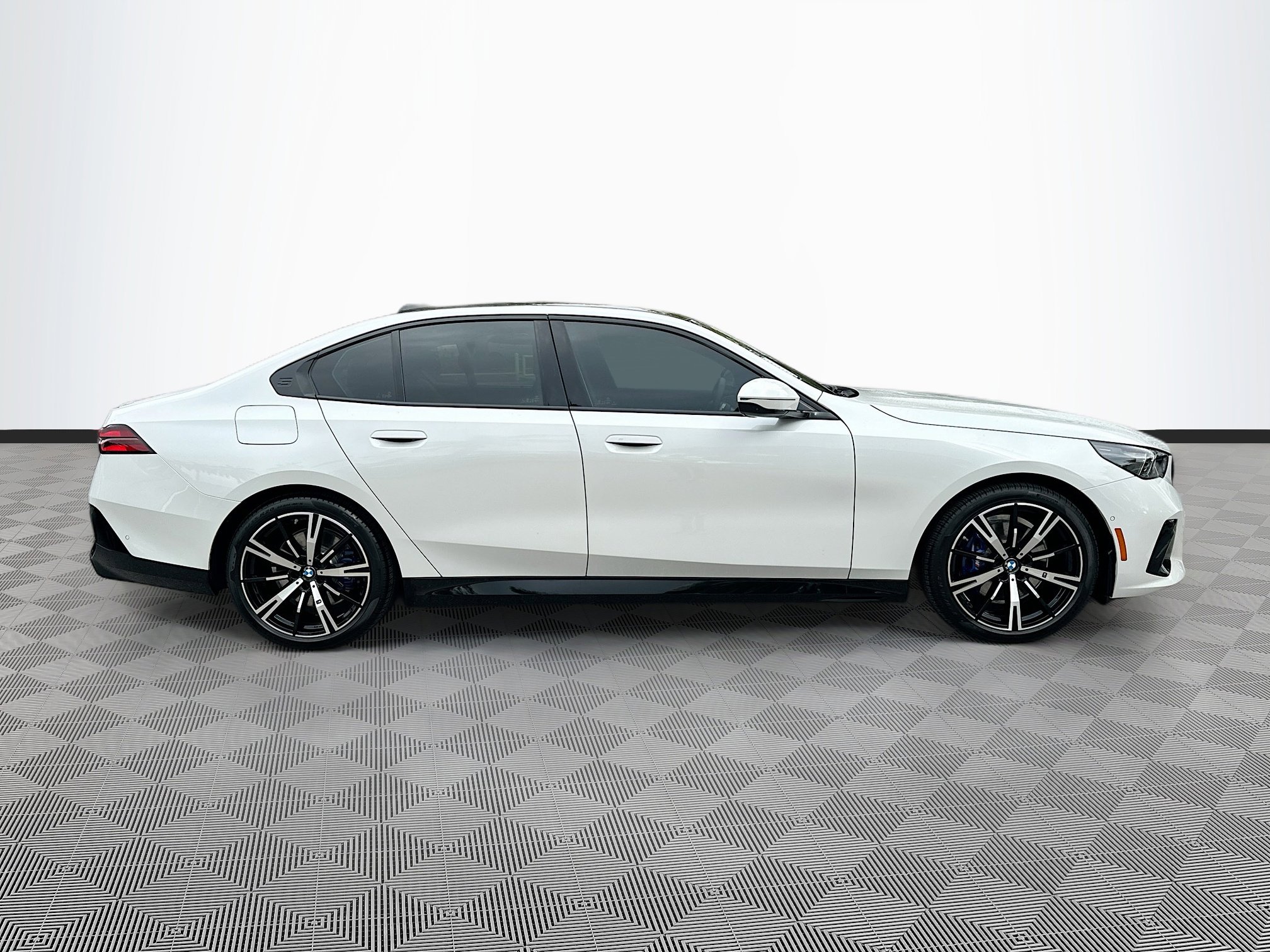 Used 2026 BMW 530i xDrive w/ Executive Package image 8