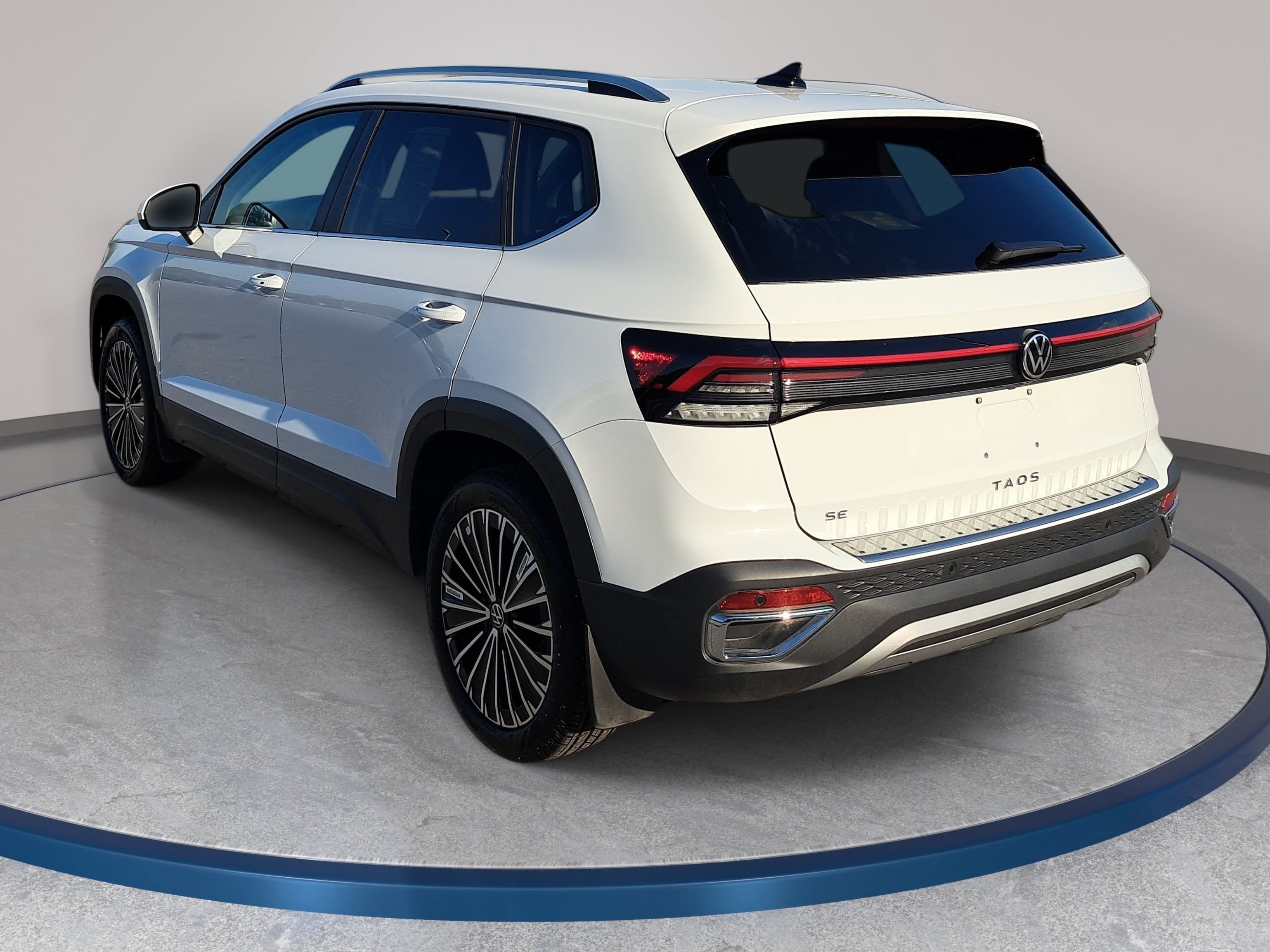 Certified 2026 Volkswagen Taos SE FWD image 7