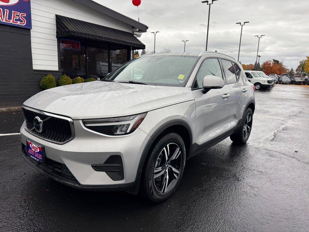 Used 2023 Volvo XC40 B5 Core AWD/4WD image 12