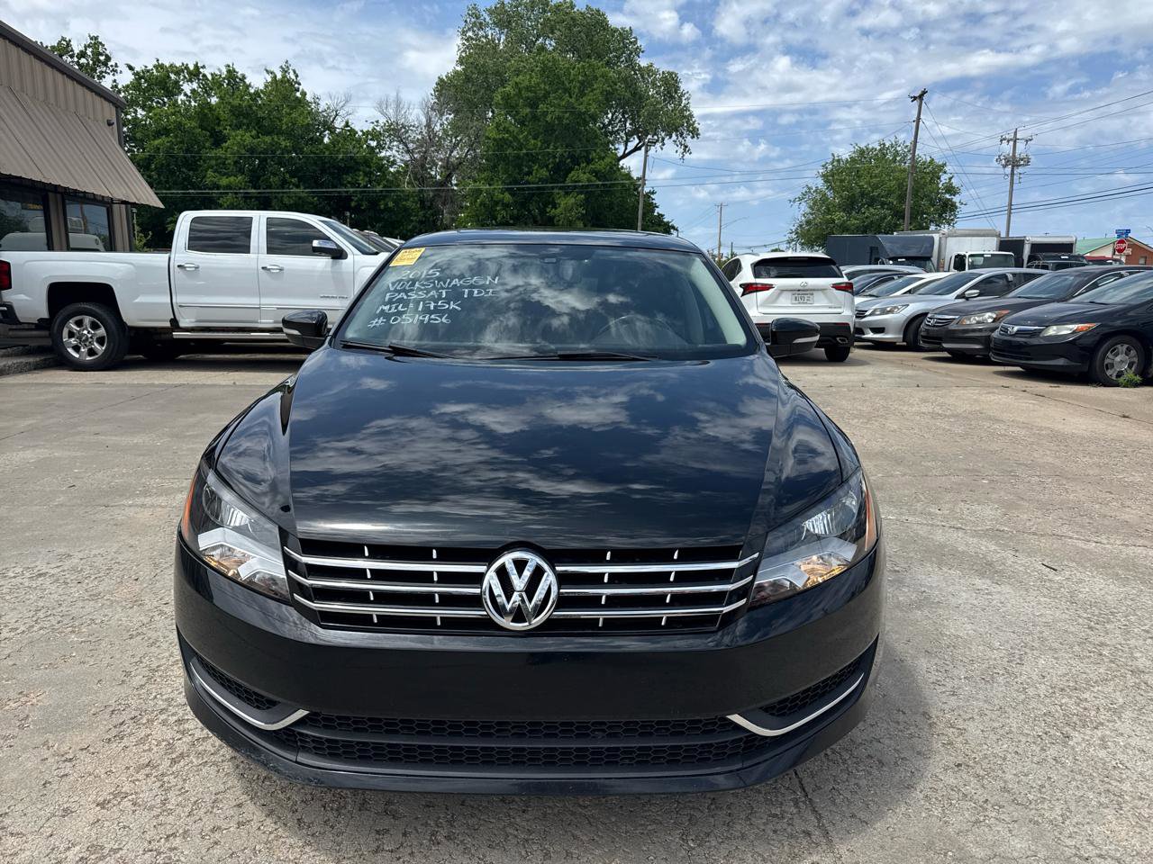 Used 2015 Volkswagen Passat TDI SE FWD image 2