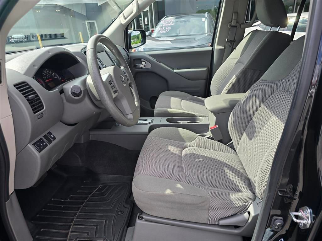 Used 2020 Nissan Frontier SV w/ Midnight Edition Floor Mats RWD image 11