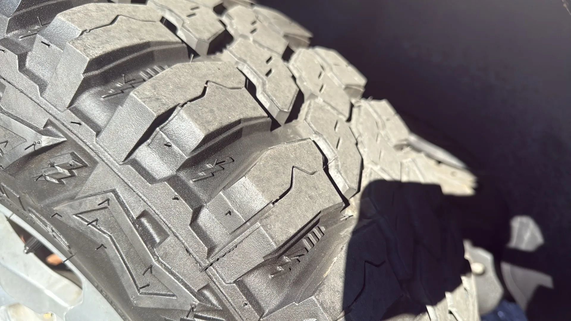 Used 2005 Chevrolet Suburban LS w/ Cargo Package image 21