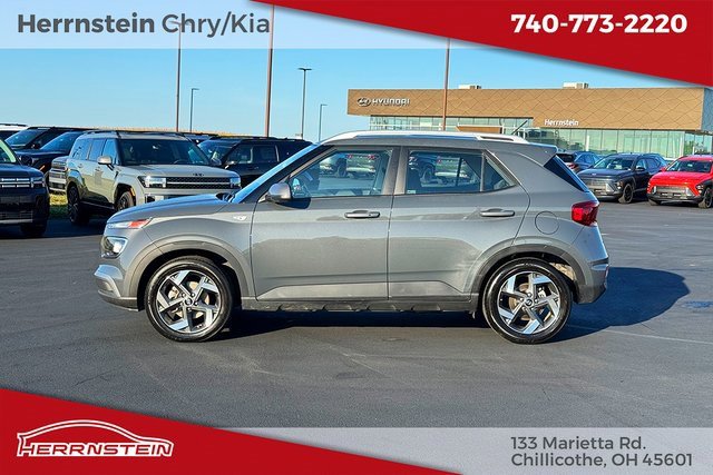Used 2024 Hyundai Venue SEL image 4