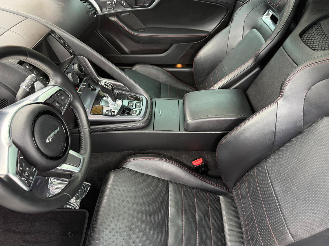 Used 2018 Jaguar F-TYPE Coupe RWD image 18