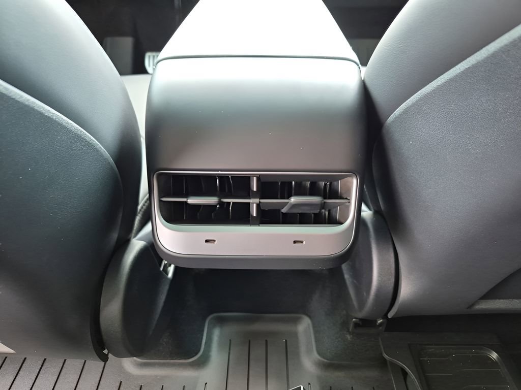 Used 2025 Tesla Model Y Performance image 21