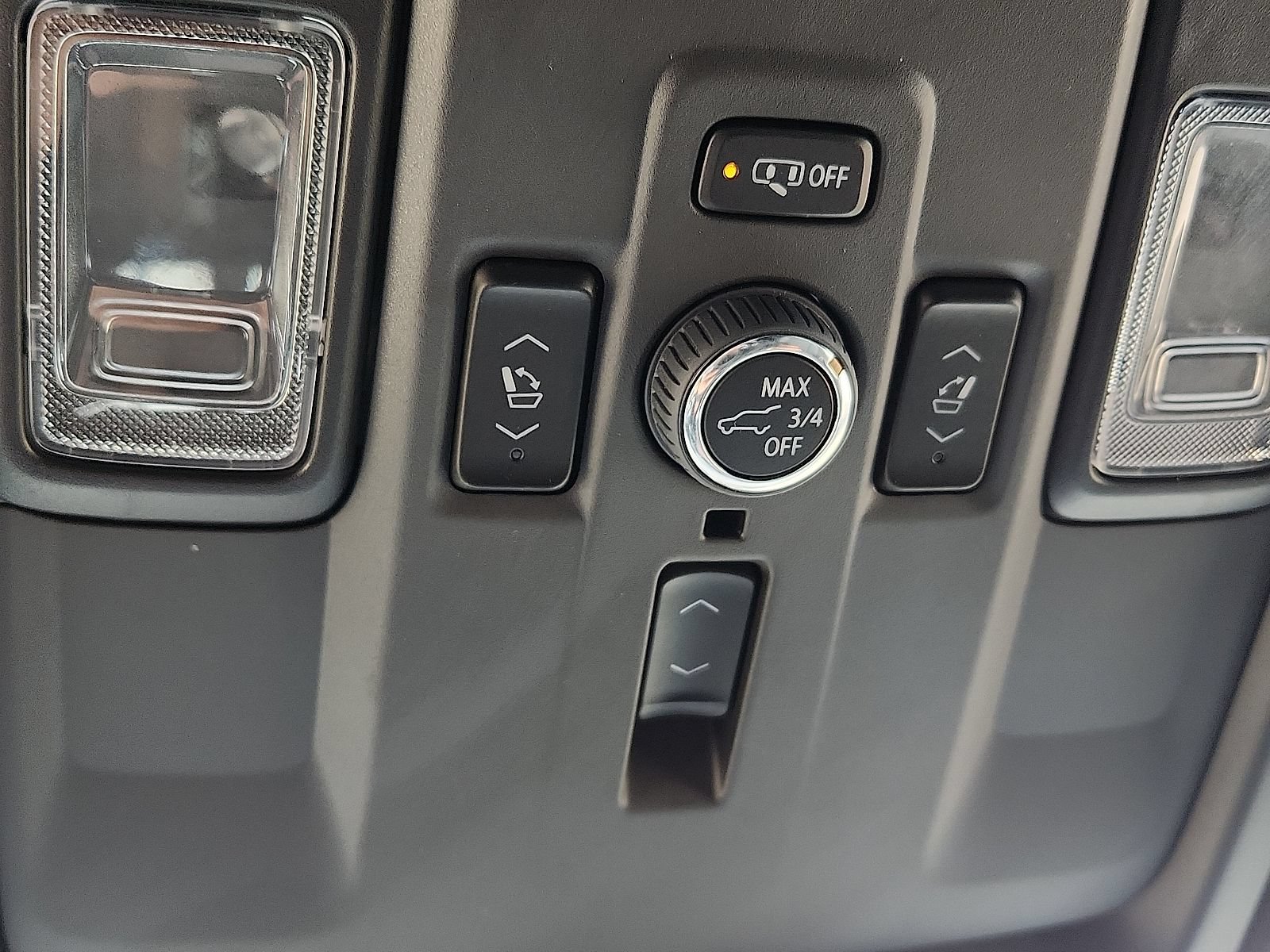 Used 2025 GMC Yukon XL Denali AWD/4WD image 21