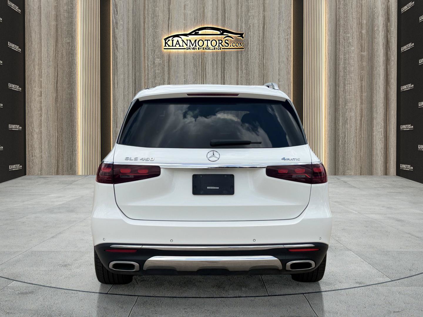 Used 2024 Mercedes-Benz GLS 450 4MATIC image 11