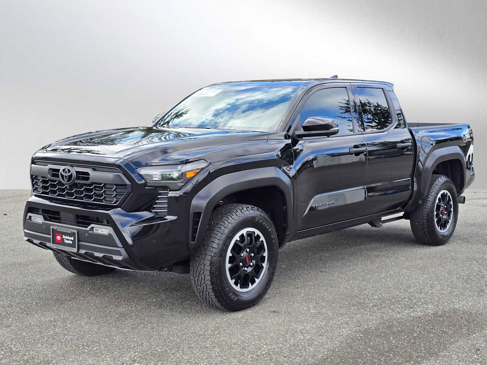 Used 2025 Toyota Tacoma TRD Off-Road w/ TRD Off Road Premium Package image 3