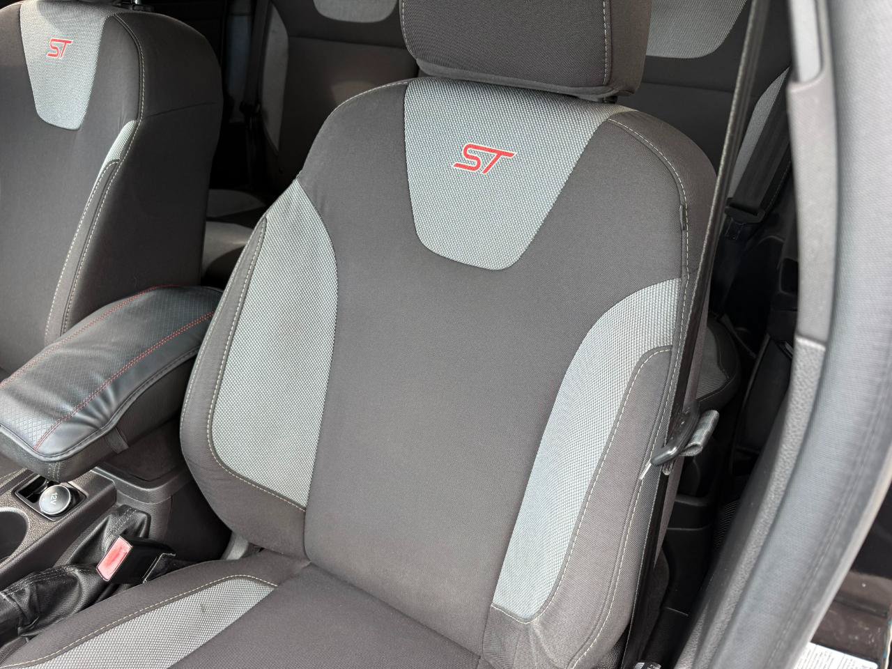 Used 2013 Ford Focus ST FWD image 26