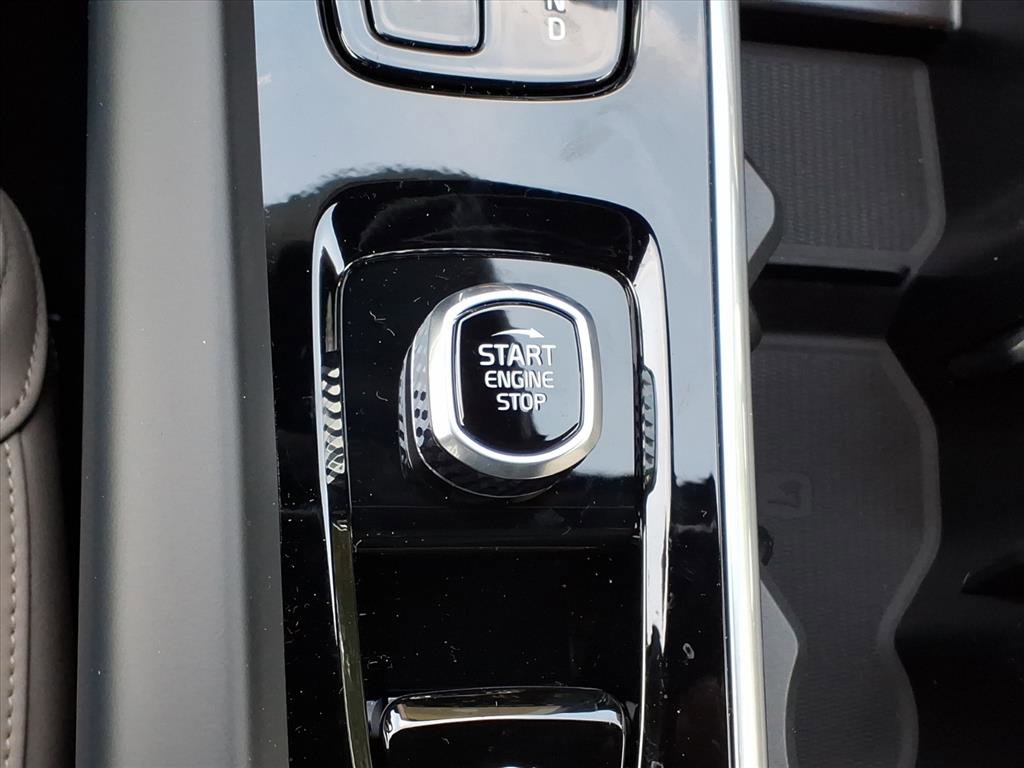 New 2026 Volvo XC60 B5 Core w/ Climate Package image 21